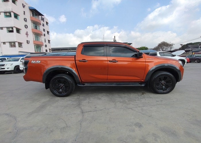 Used 10
                    ISUZU
                     for Sale Image