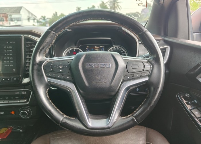 Used 10
                    ISUZU
                     for Sale Image