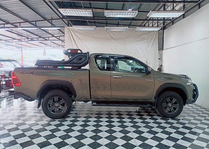 Used 12
                    TOYOTA
                     for Sale Image