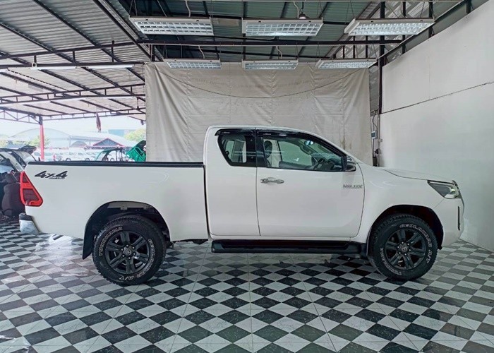 Used 12
                    TOYOTA
                     for Sale Image