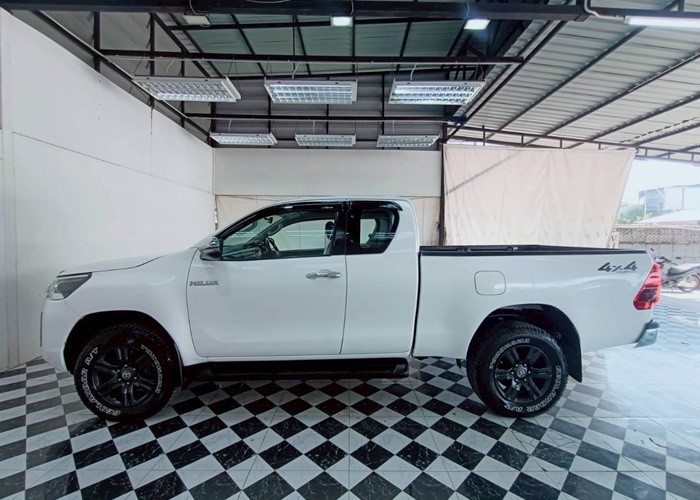 Used 12
                    TOYOTA
                     for Sale Image