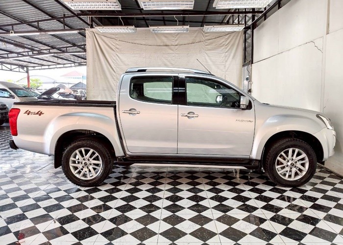 Used 3
                    ISUZU
                     for Sale Image