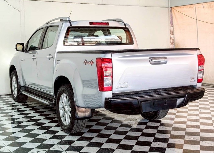 Used 3
                    ISUZU
                     for Sale Image