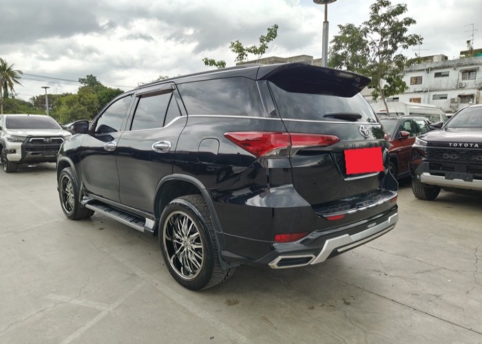 Used 12
                    TOYOTA
                     for Sale Image