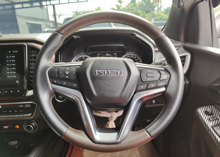 Used 1
                    ISUZU
                     for Sale Image