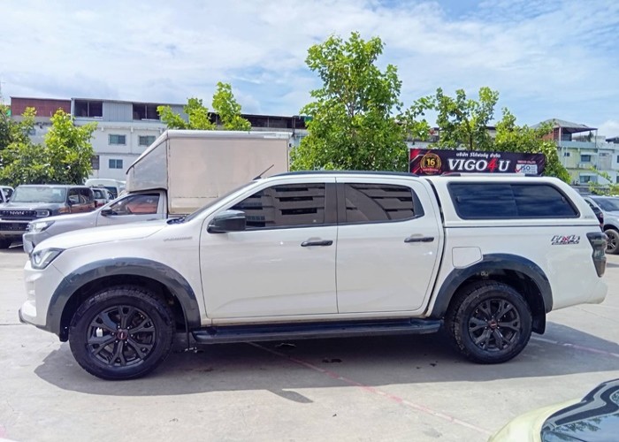 Used 8
                    ISUZU
                     for Sale Image