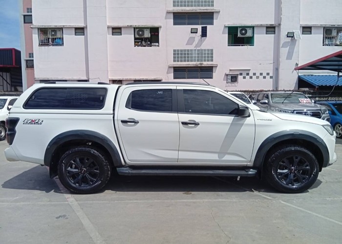 Used 8
                    ISUZU
                     for Sale Image