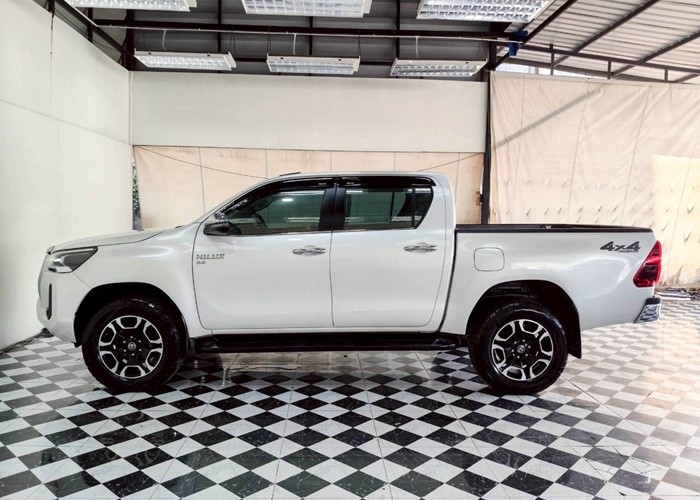 Used 12
                    TOYOTA
                     for Sale Image