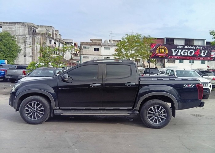 Used 9
                    ISUZU
                     for Sale Image