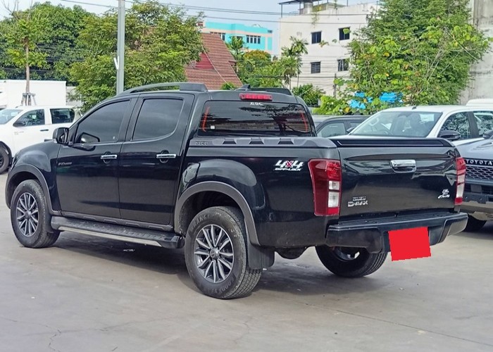 Used 9
                    ISUZU
                     for Sale Image