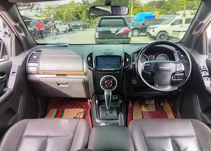 Used 9
                    ISUZU
                     for Sale Image