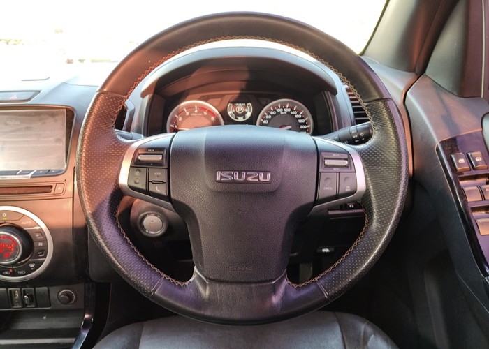 Used 1
                    ISUZU
                     for Sale Image