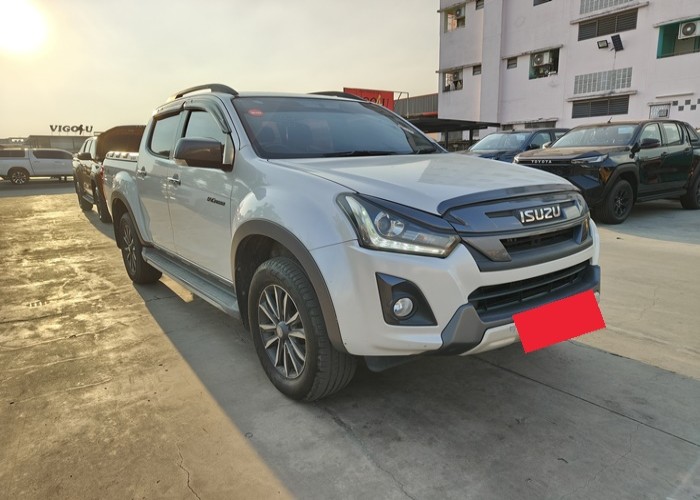 Used 1
                    ISUZU
                     for Sale Image