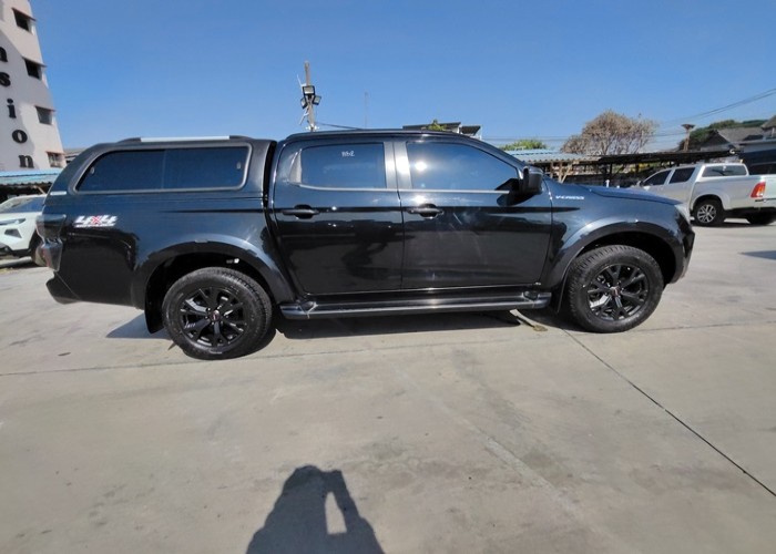 Used 11
                    ISUZU
                     for Sale Image