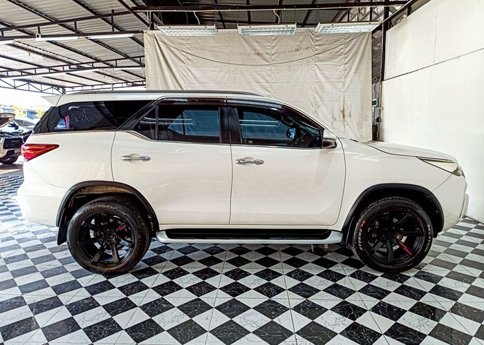 Used 5
                    TOYOTA
                     for Sale Image