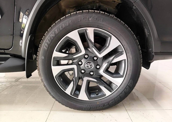 Used 5
                    TOYOTA
                     for Sale Image