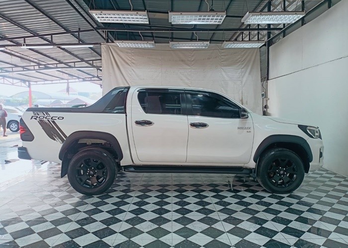 Used 12
                    TOYOTA
                     for Sale Image