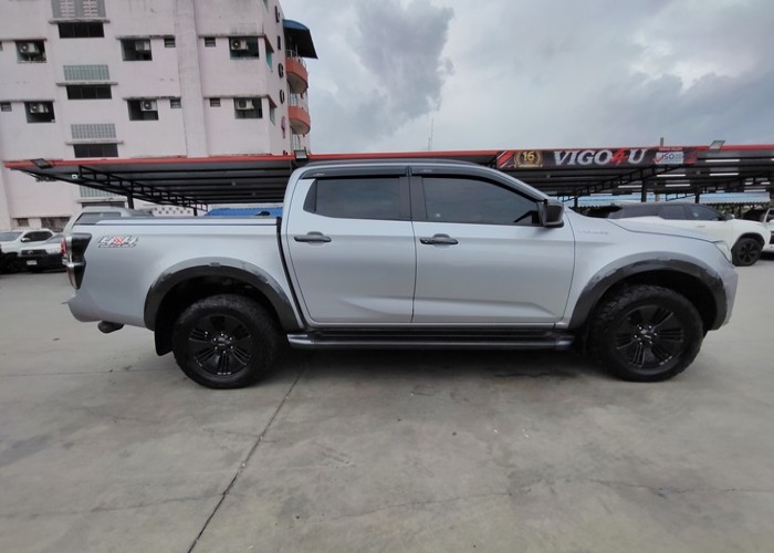 Used 1
                    ISUZU
                     for Sale Image