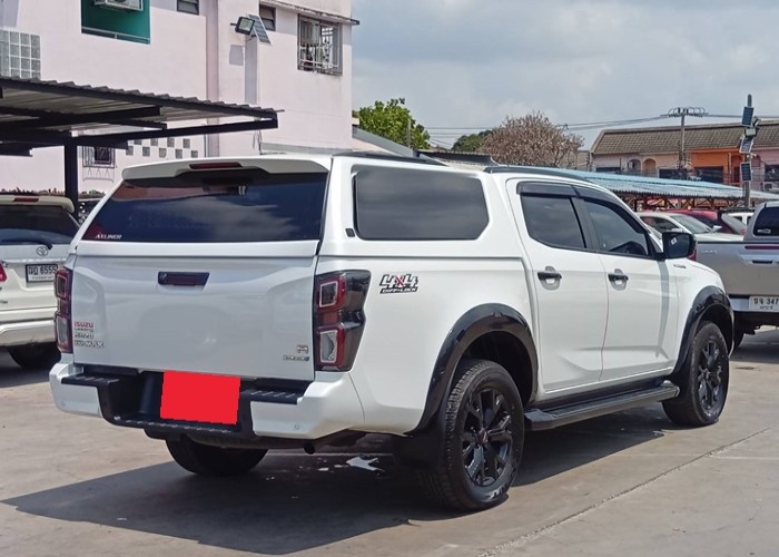 Used 12
                    ISUZU
                     for Sale Image