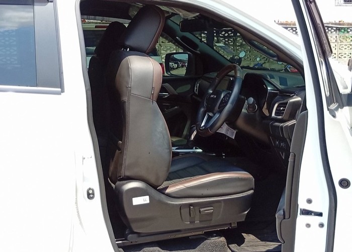 Used 12
                    ISUZU
                     for Sale Image