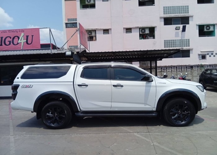 Used 12
                    ISUZU
                     for Sale Image