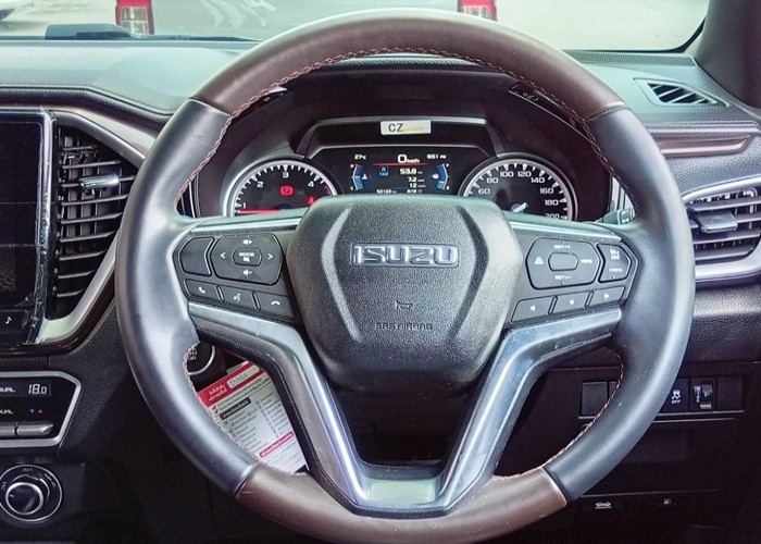 Used 12
                    ISUZU
                     for Sale Image