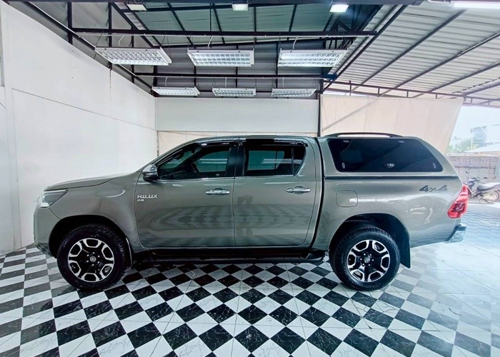 Used 7
                    TOYOTA
                     for Sale Image