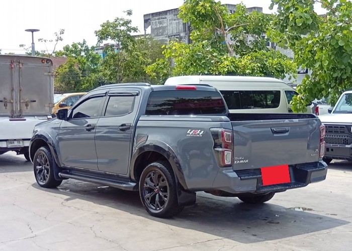 Used 2
                    ISUZU
                     for Sale Image
