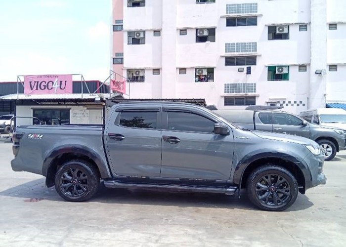 Used 2
                    ISUZU
                     for Sale Image