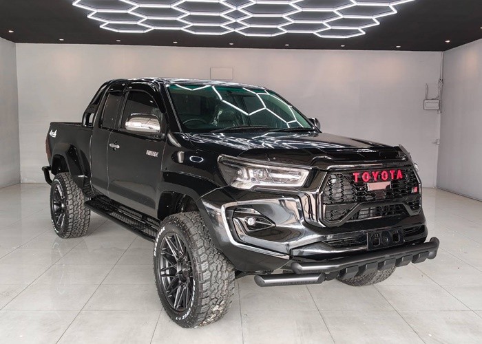 Used 12
                    TOYOTA
                     for Sale Image