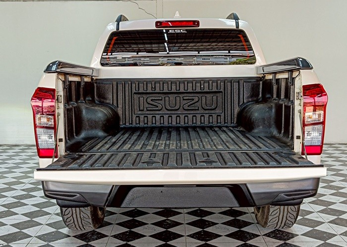 Used 10
                    ISUZU
                     for Sale Image