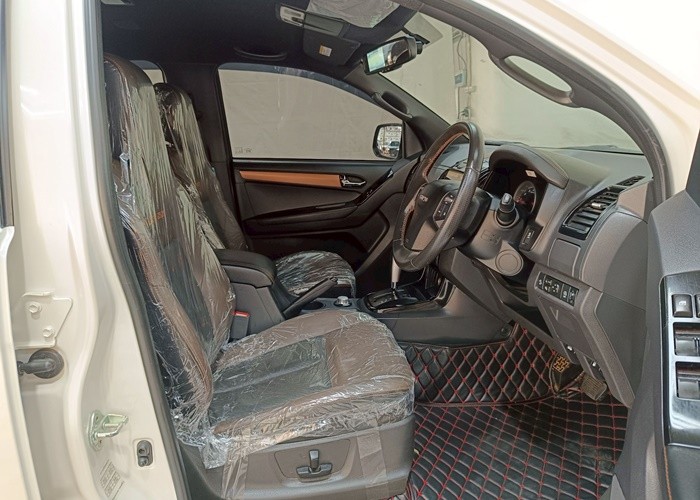 Used 10
                    ISUZU
                     for Sale Image