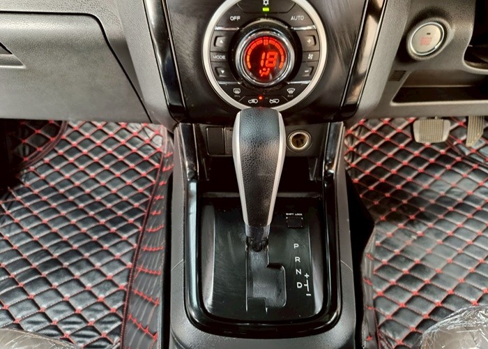 Used 10
                    ISUZU
                     for Sale Image