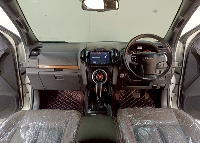 Used 10
                    ISUZU
                     for Sale Image