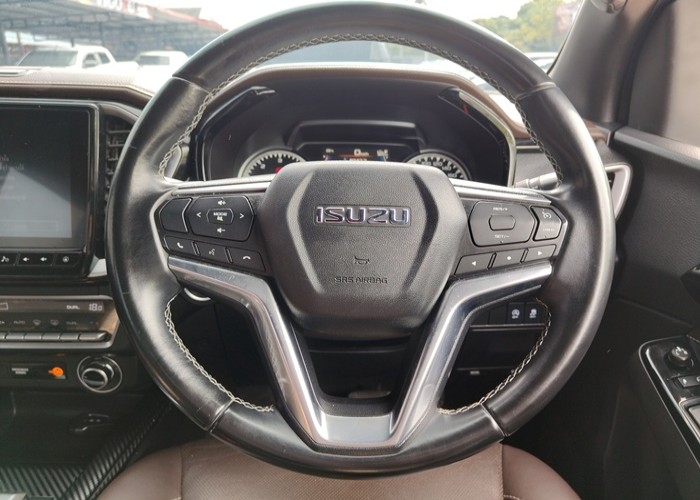 Used 5
                    ISUZU
                     for Sale Image