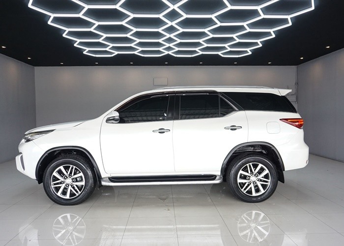 Used 5
                    TOYOTA
                     for Sale Image