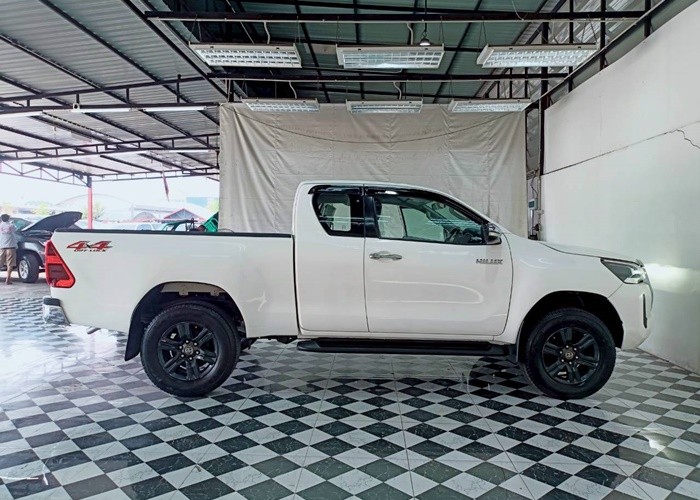 Used 12
                    TOYOTA
                     for Sale Image