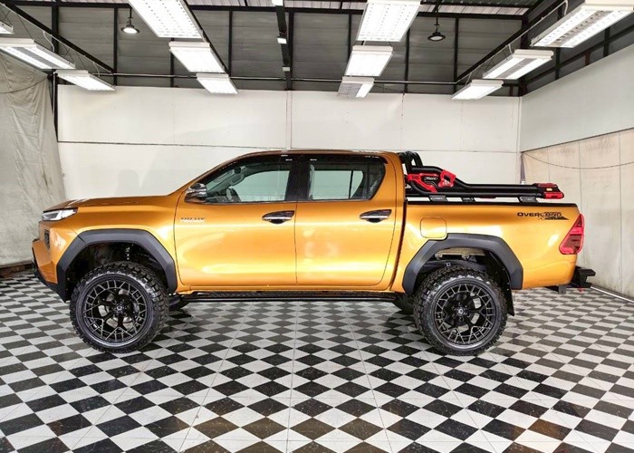 Used 12
                    TOYOTA
                     for Sale Image