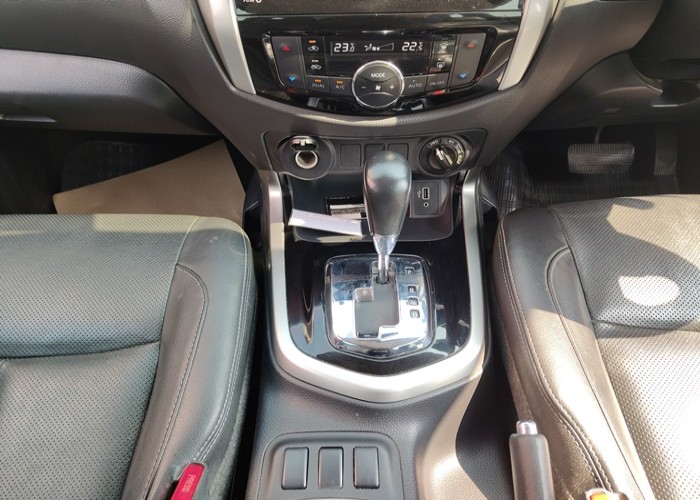 Used 7
                    NISSAN
                     for Sale Image