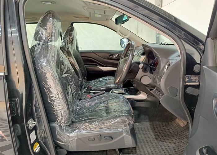 Used 7
                    NISSAN
                     for Sale Image