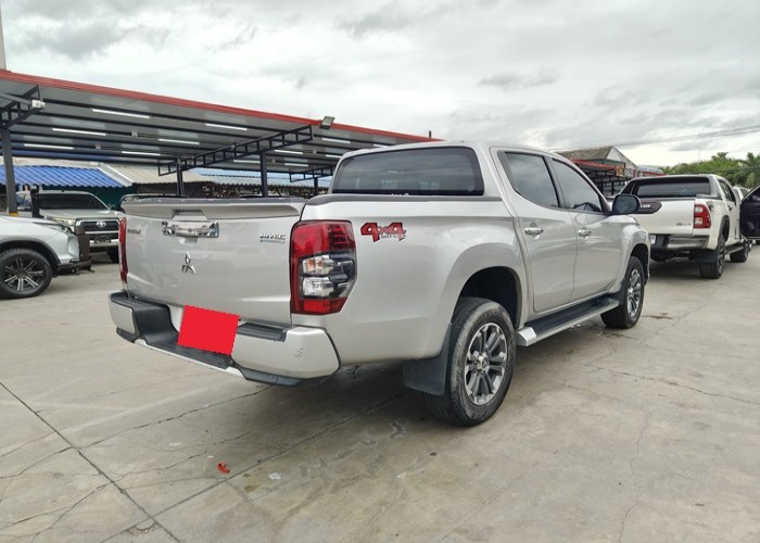 Used 8
                    MITSUBISHI
                     for Sale Image