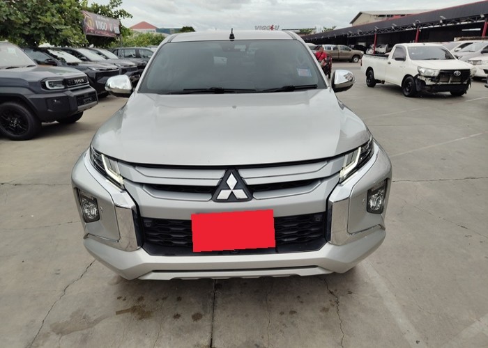 Used 8
                    MITSUBISHI
                     for Sale Image