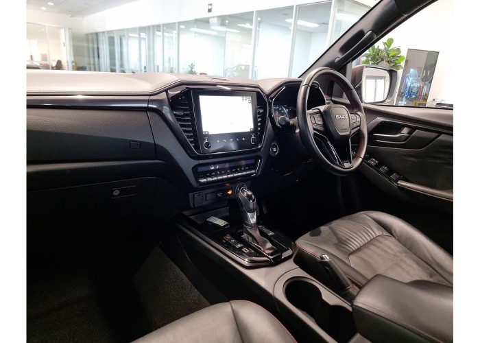 Used 1
                    ISUZU
                     for Sale Image