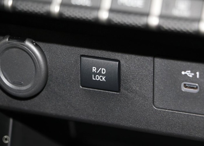 Used 2
                    MITSUBISHI
                     for Sale Image