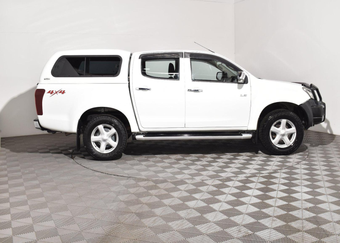 Used 8
                    ISUZU
                     for Sale Image