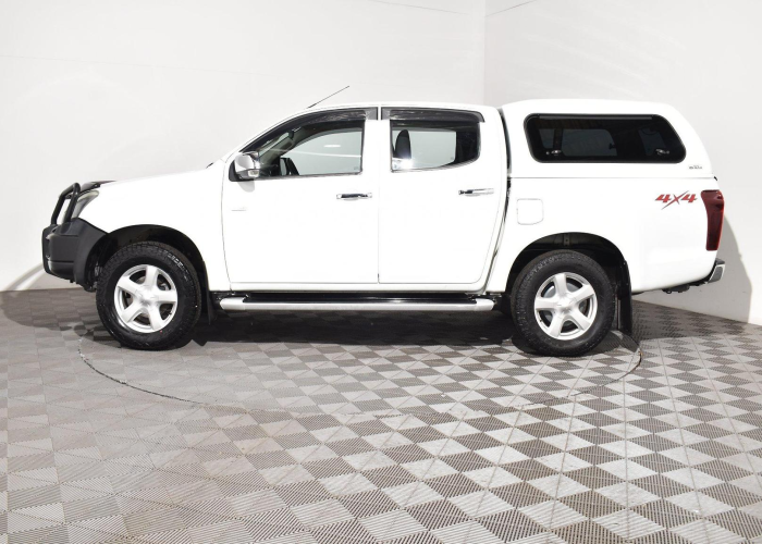 Used 8
                    ISUZU
                     for Sale Image