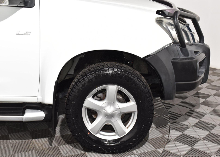 Used 8
                    ISUZU
                     for Sale Image