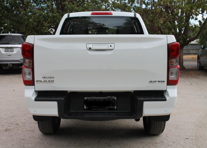 Used 8
                    ISUZU
                     for Sale Image