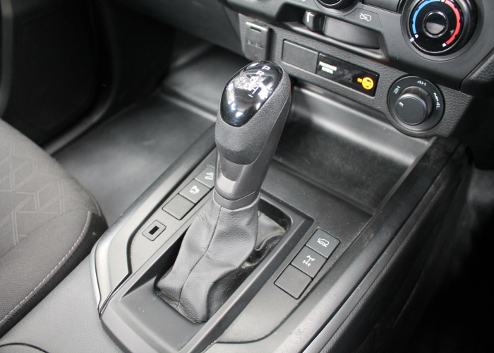 Used 8
                    ISUZU
                     for Sale Image