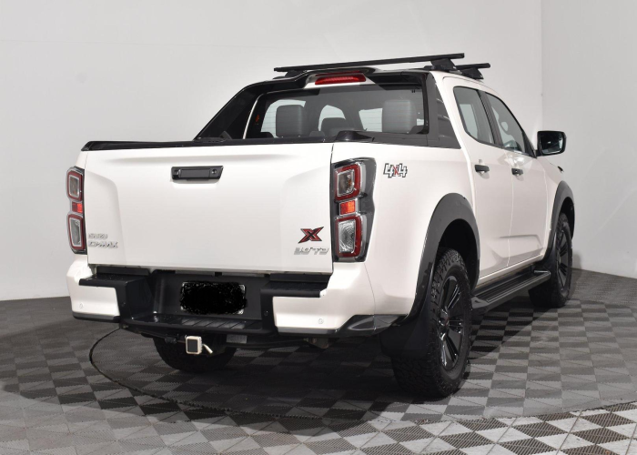 Used 9
                    ISUZU
                     for Sale Image